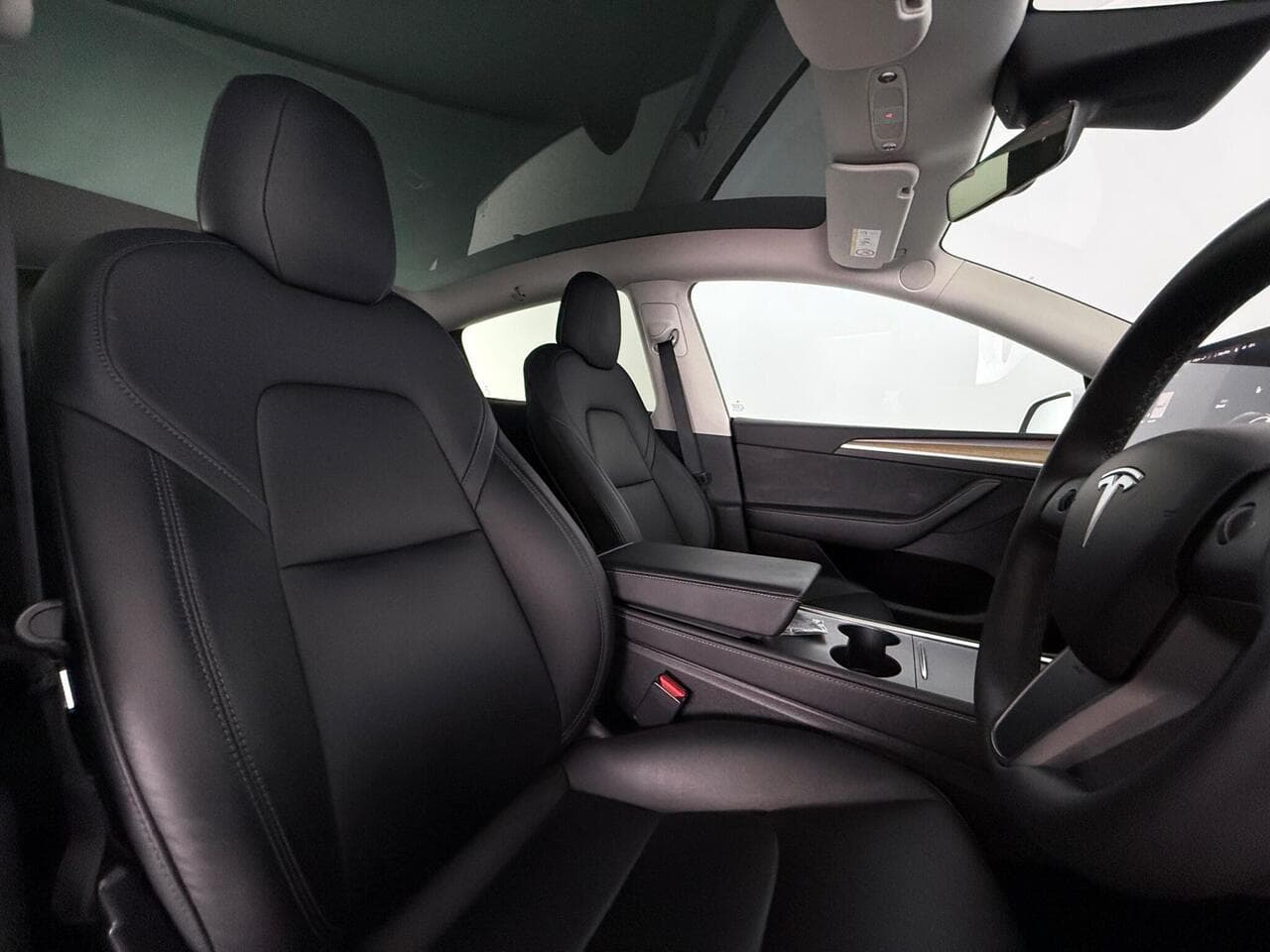 Tesla Model Y thumbnail Seat Driver