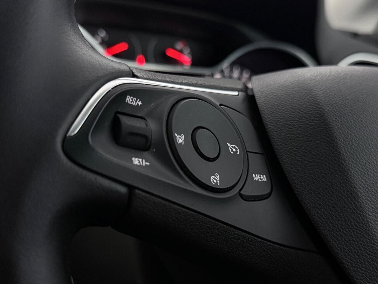 Vauxhall Grandland X thumbnail Misc Controls