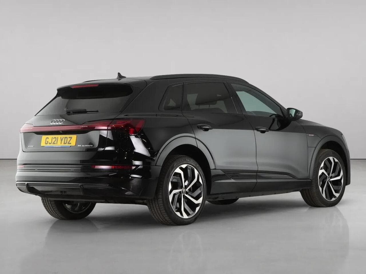 Audi e-tron thumbnail Rear Right