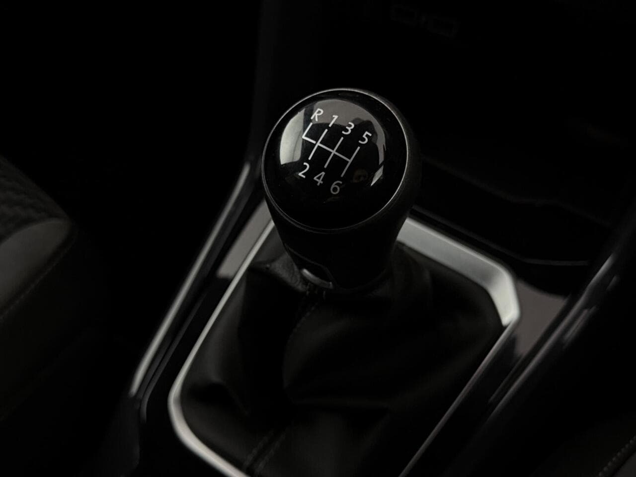 Volkswagen T-Roc thumbnail Interior Front