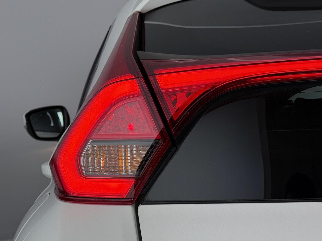 Mitsubishi Eclipse Cross thumbnail Lights Rear