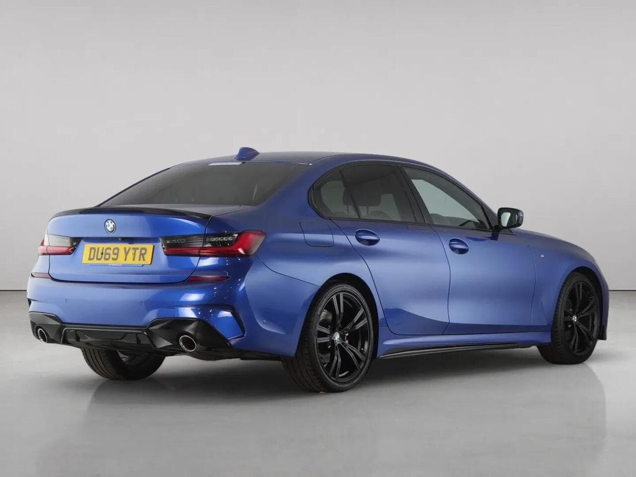 BMW 3 Series thumbnail Rear Right