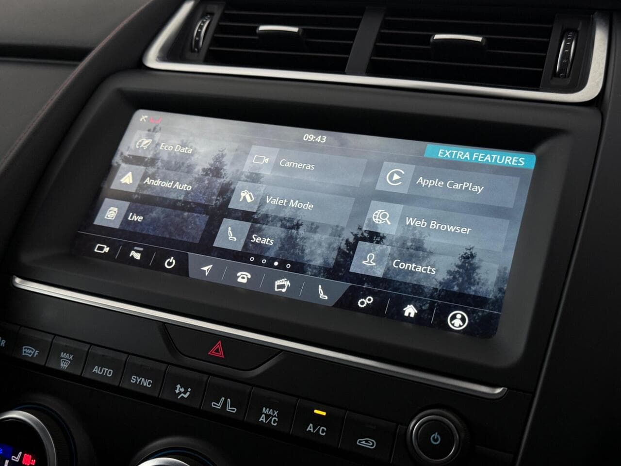 Jaguar E-PACE thumbnail Infotainment System