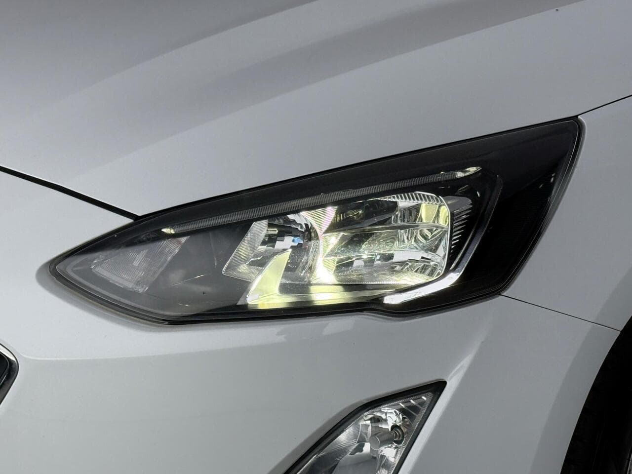 Ford Focus thumbnail Lights Front