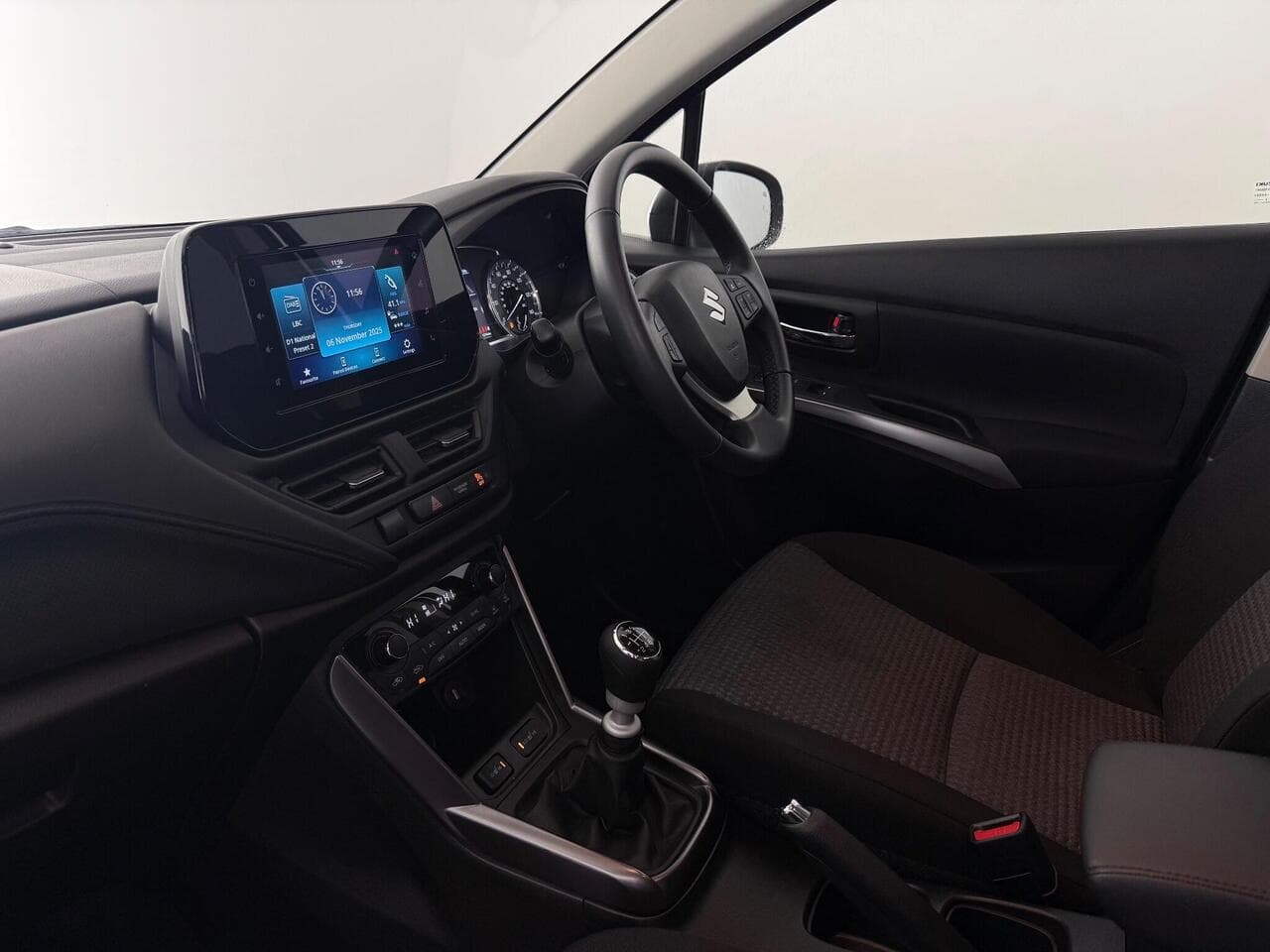 Suzuki S-Cross thumbnail Interior Front