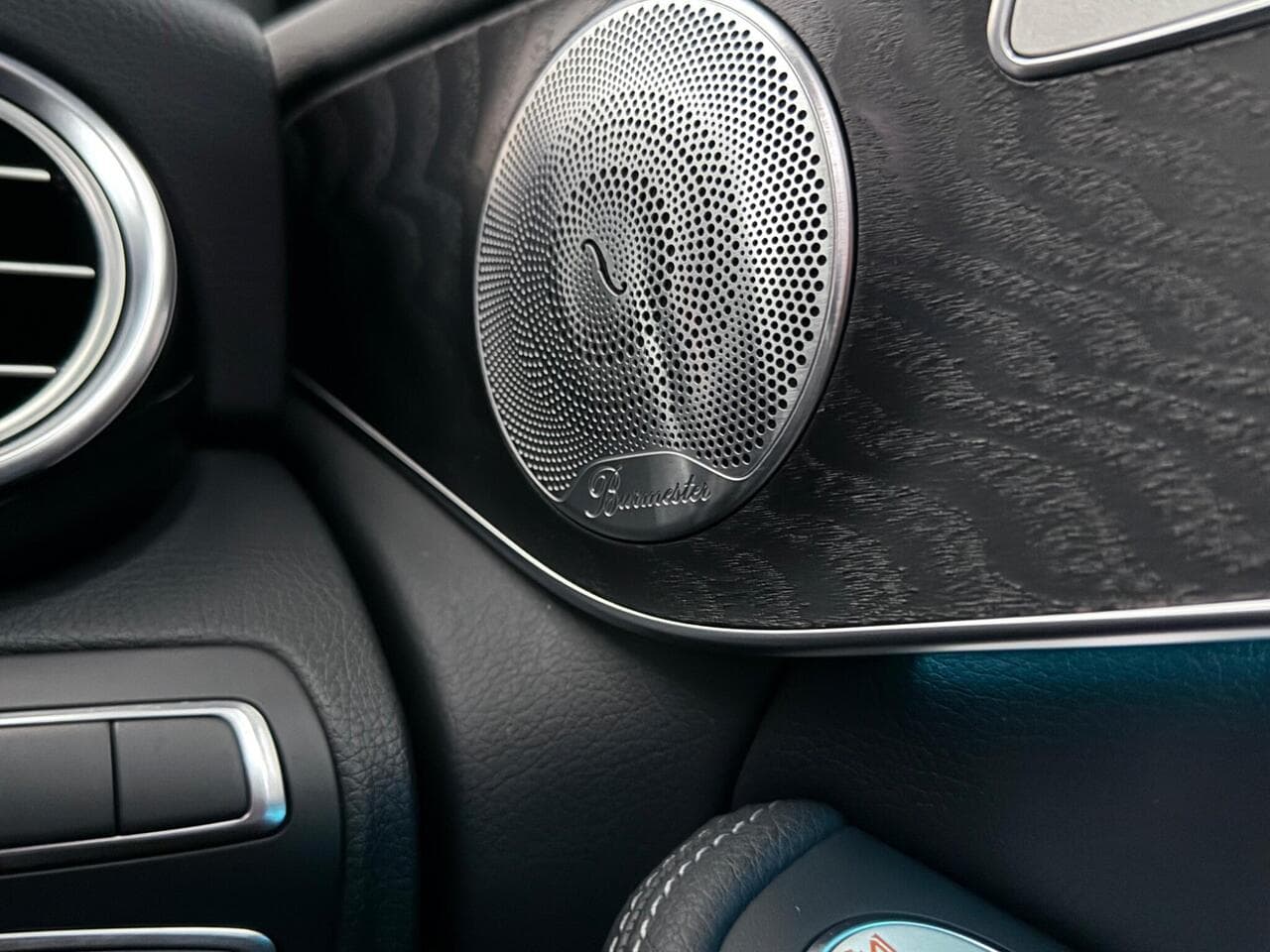 Mercedes-Benz GLC thumbnail Interior Front
