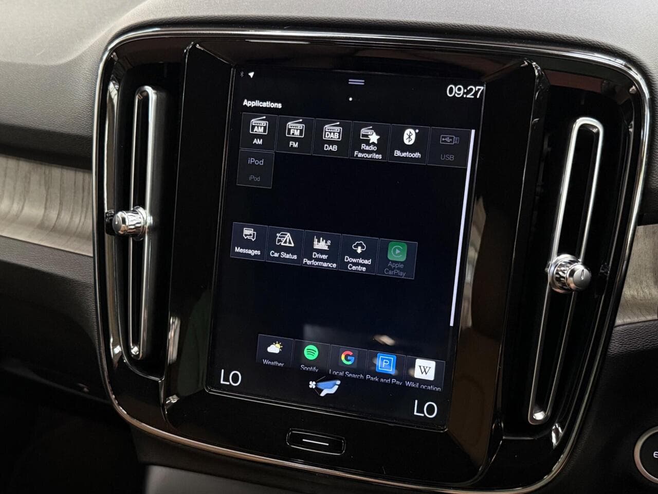 Volvo XC40 thumbnail Infotainment System