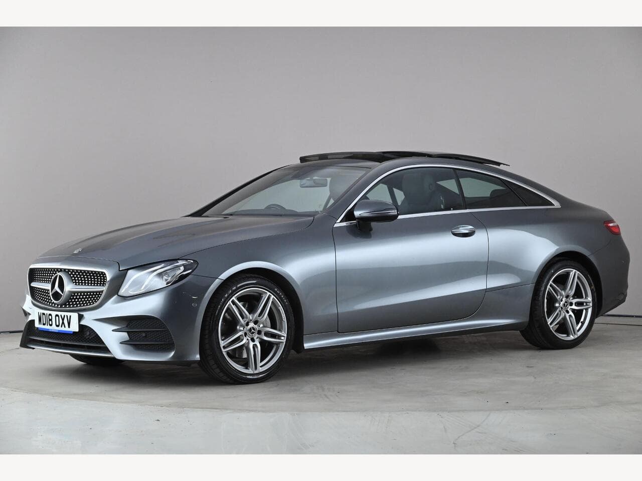 Mercedes-Benz E Class thumbnail Front Left