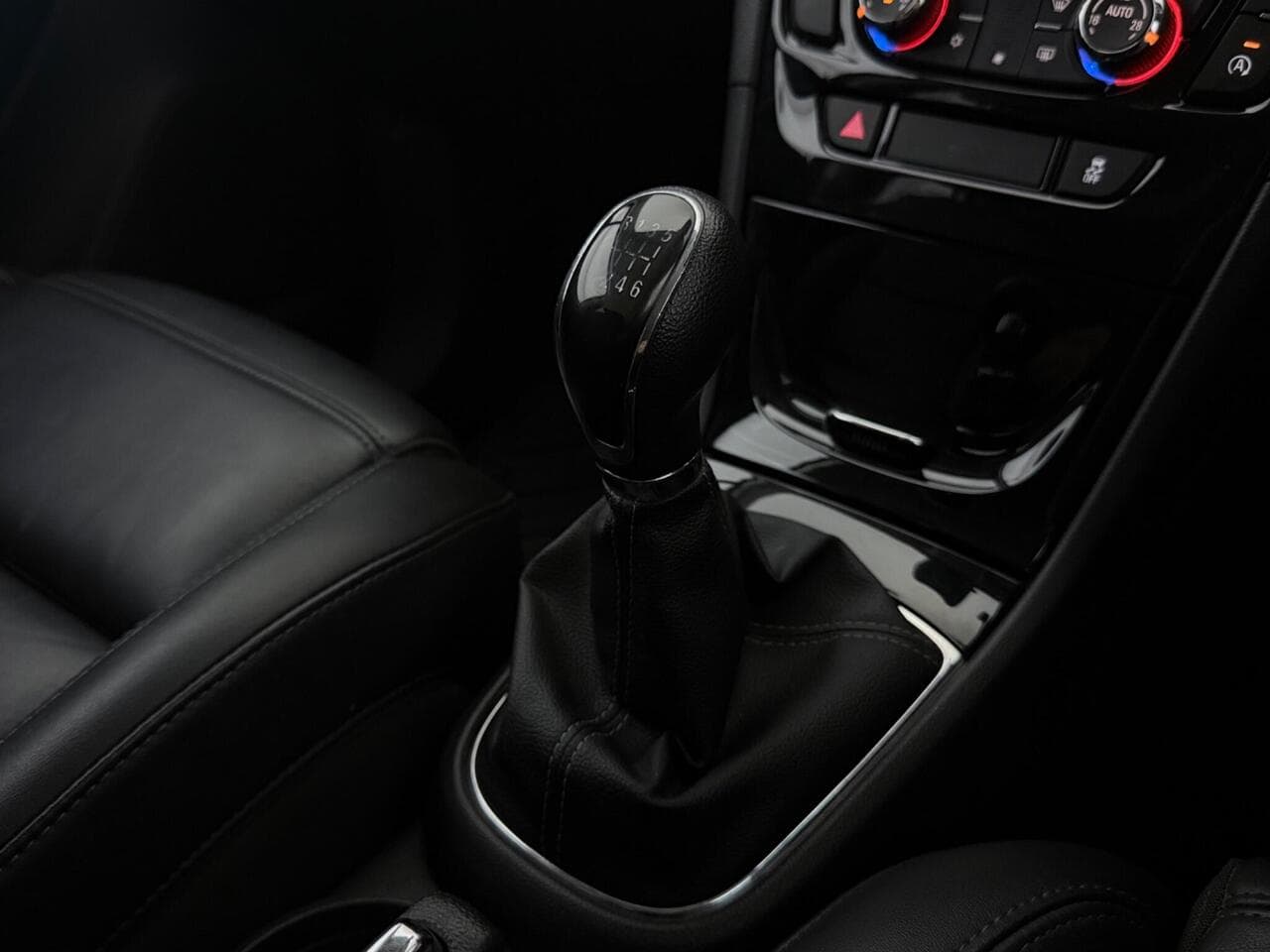 Vauxhall Mokka X thumbnail Interior Front