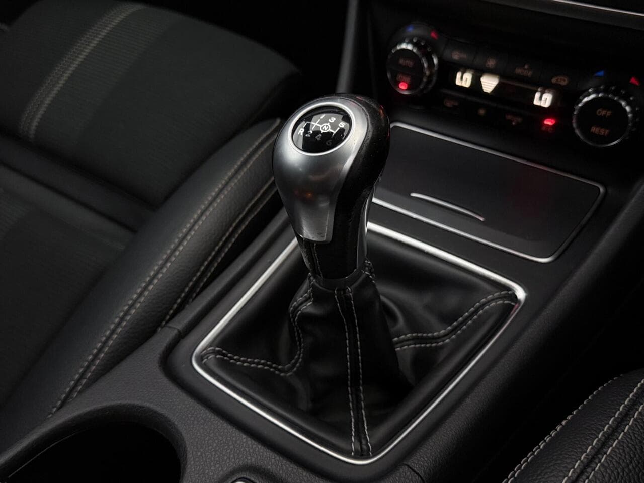 Mercedes-Benz CLA thumbnail Interior Front