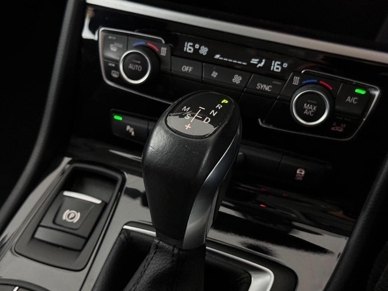 BMW 2 Series Active Tourer thumbnail Interior Front