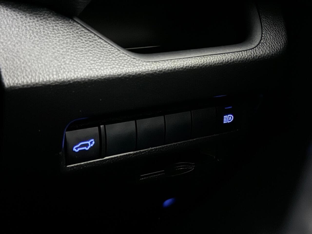 Toyota RAV4 thumbnail Misc Controls