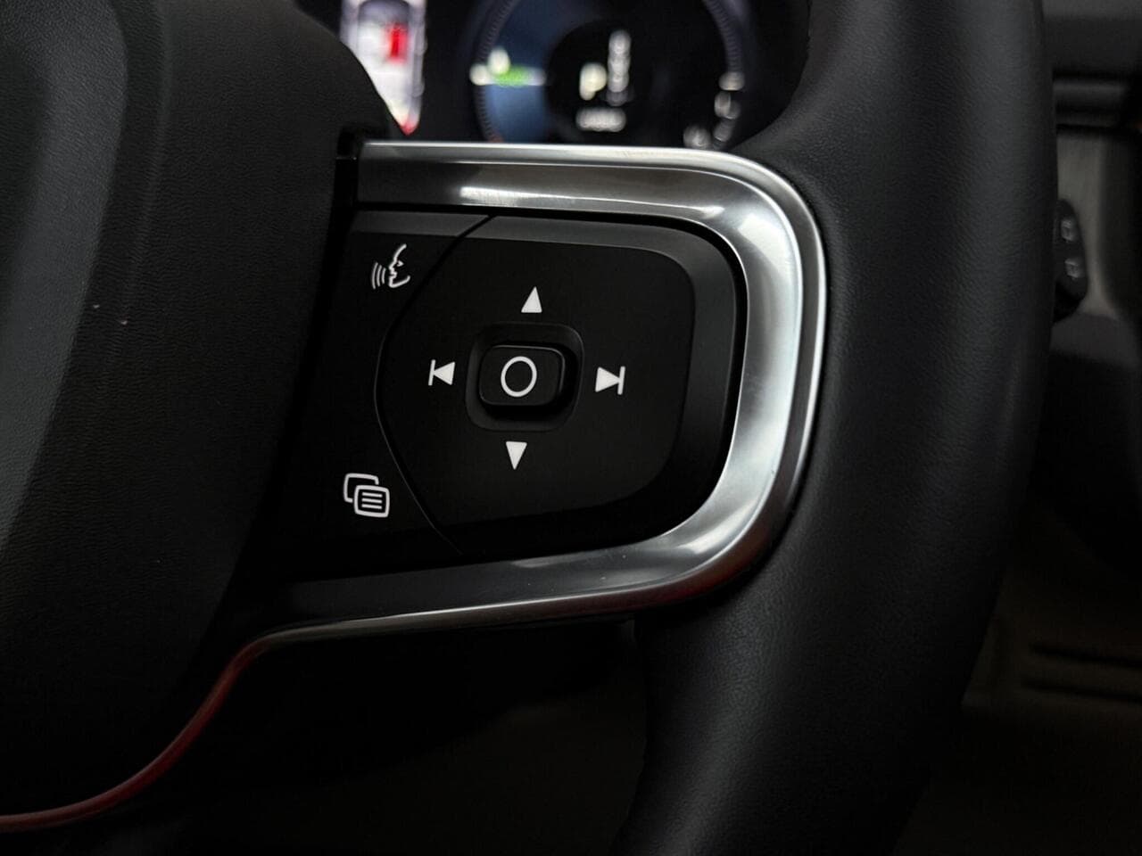 Volvo XC40 thumbnail Misc Controls