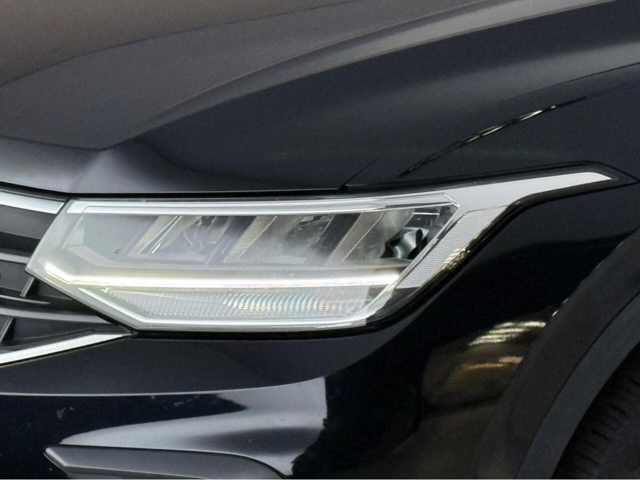 Volkswagen Tiguan thumbnail Lights Front