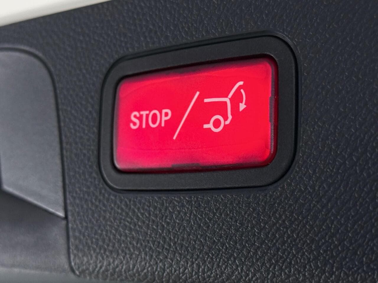 Mercedes-Benz GLC thumbnail Misc Controls