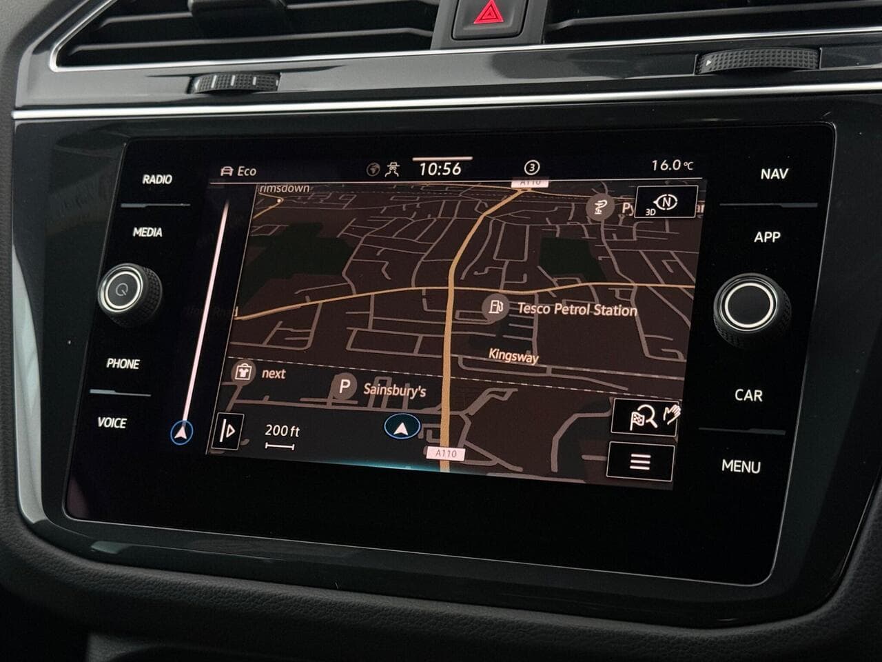 Volkswagen Tiguan thumbnail Infotainment System