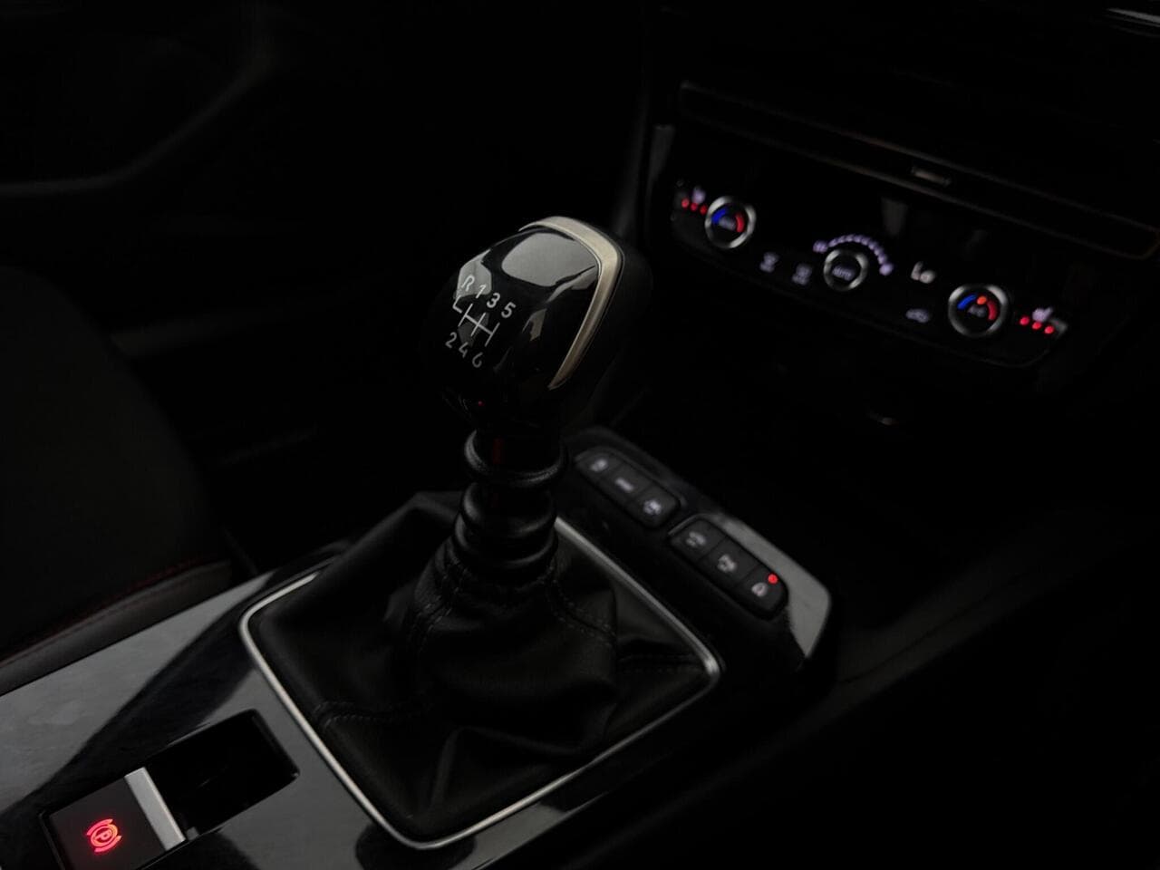 Vauxhall Mokka thumbnail Interior Front