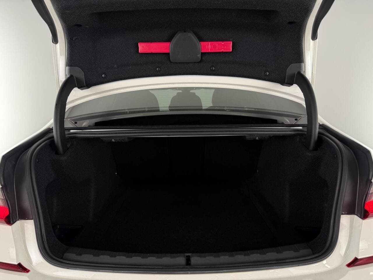 BMW 3 Series thumbnail Boot