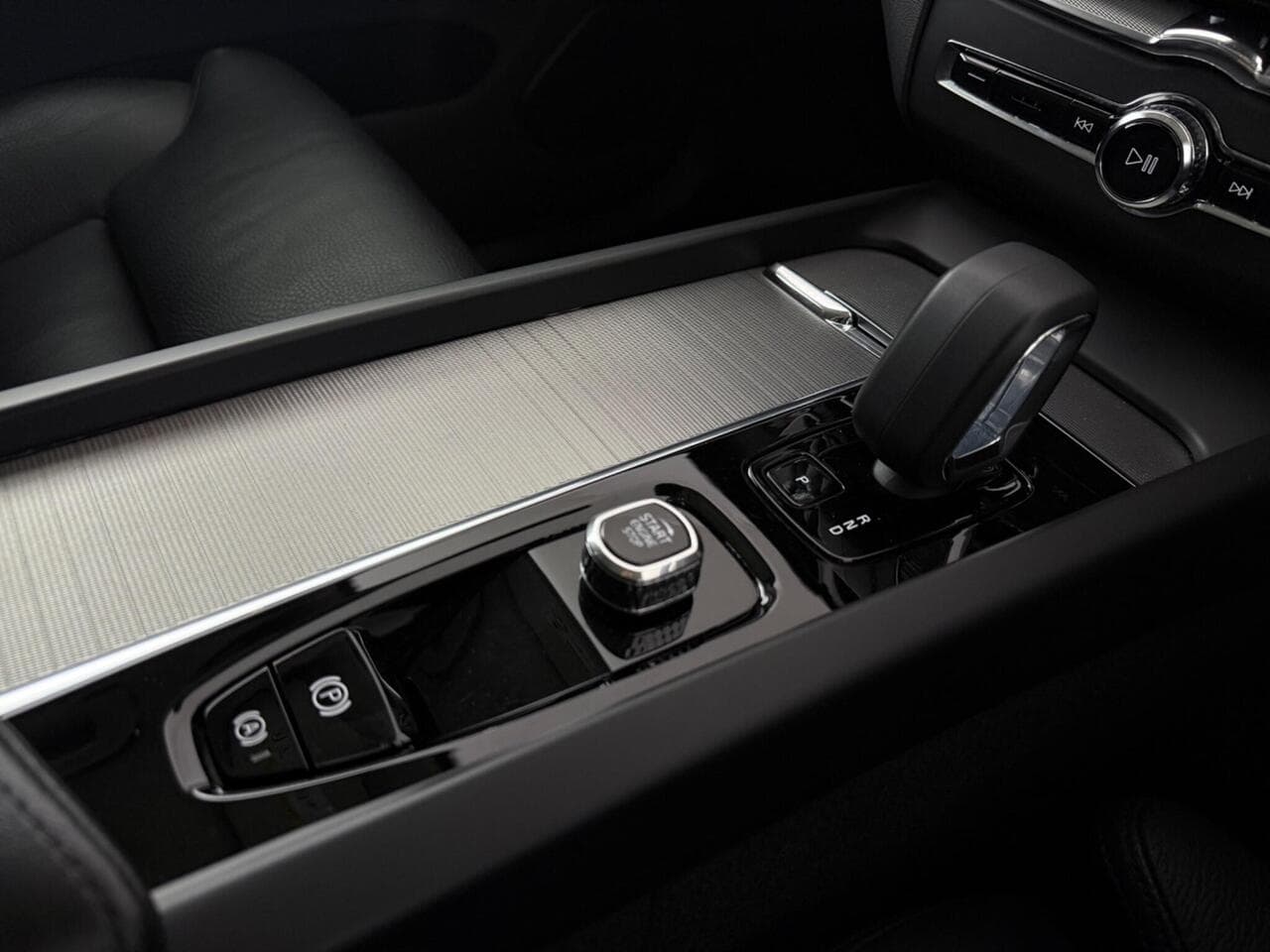 Volvo XC60 thumbnail Misc Controls