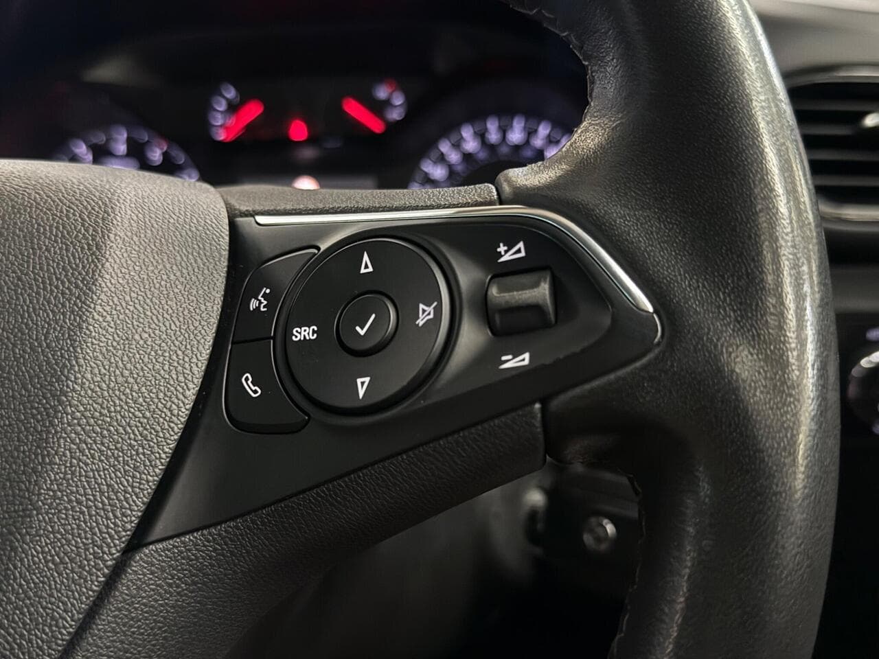 Vauxhall Crossland thumbnail Misc Controls