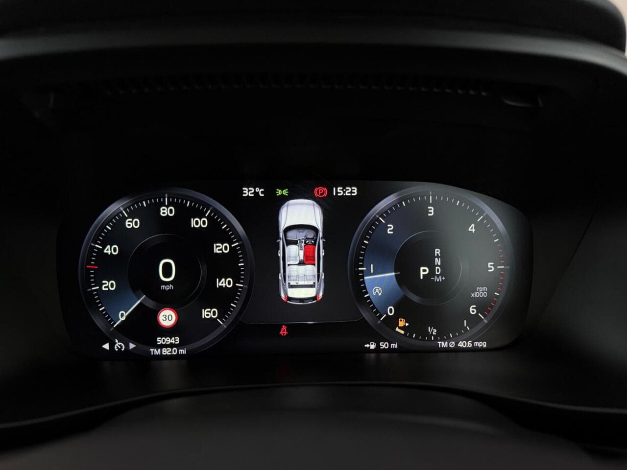 Volvo XC40 thumbnail Driver Instruments