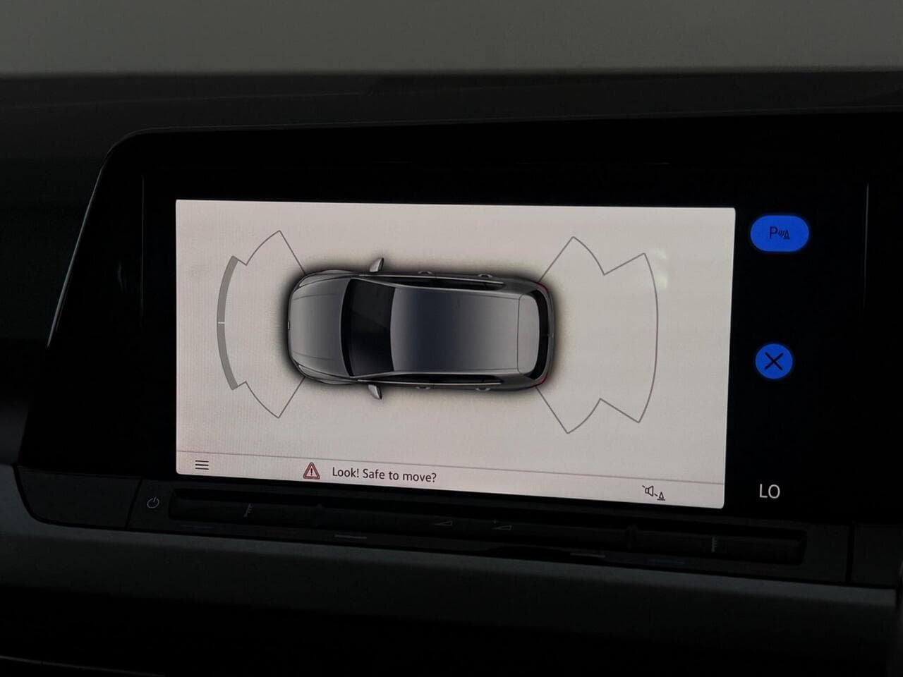 Volkswagen Golf thumbnail Infotainment System