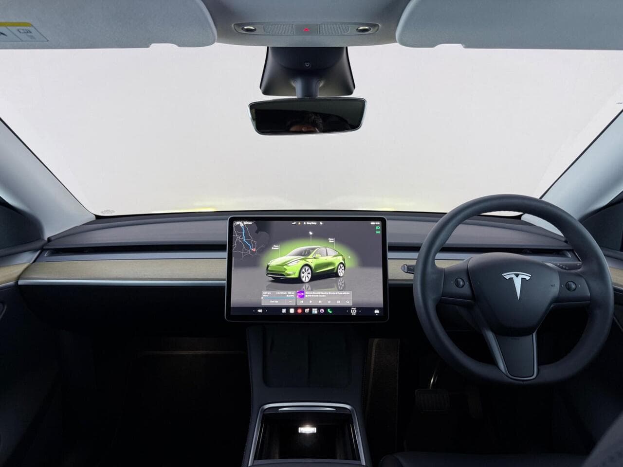 Tesla Model Y thumbnail Interior Front