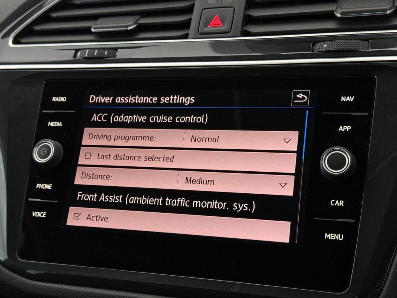 Volkswagen Tiguan thumbnail Infotainment System