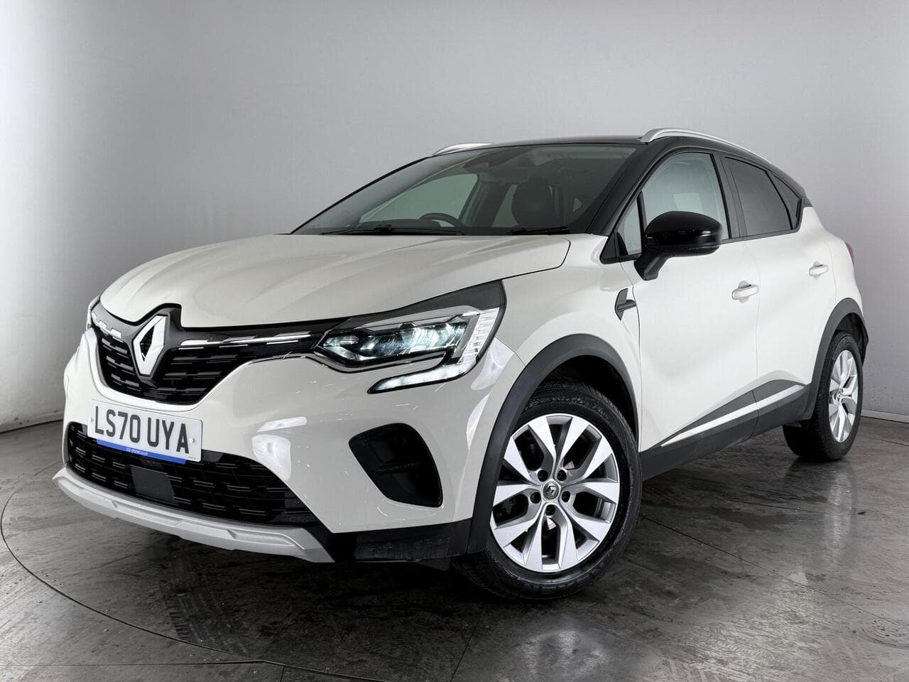 Renault Captur thumbnail Front Left