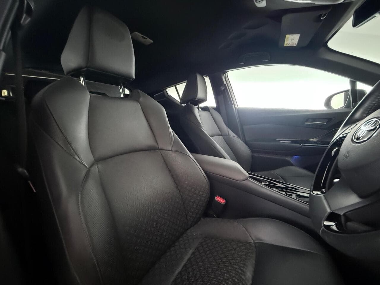 Toyota C-HR thumbnail Seat Driver