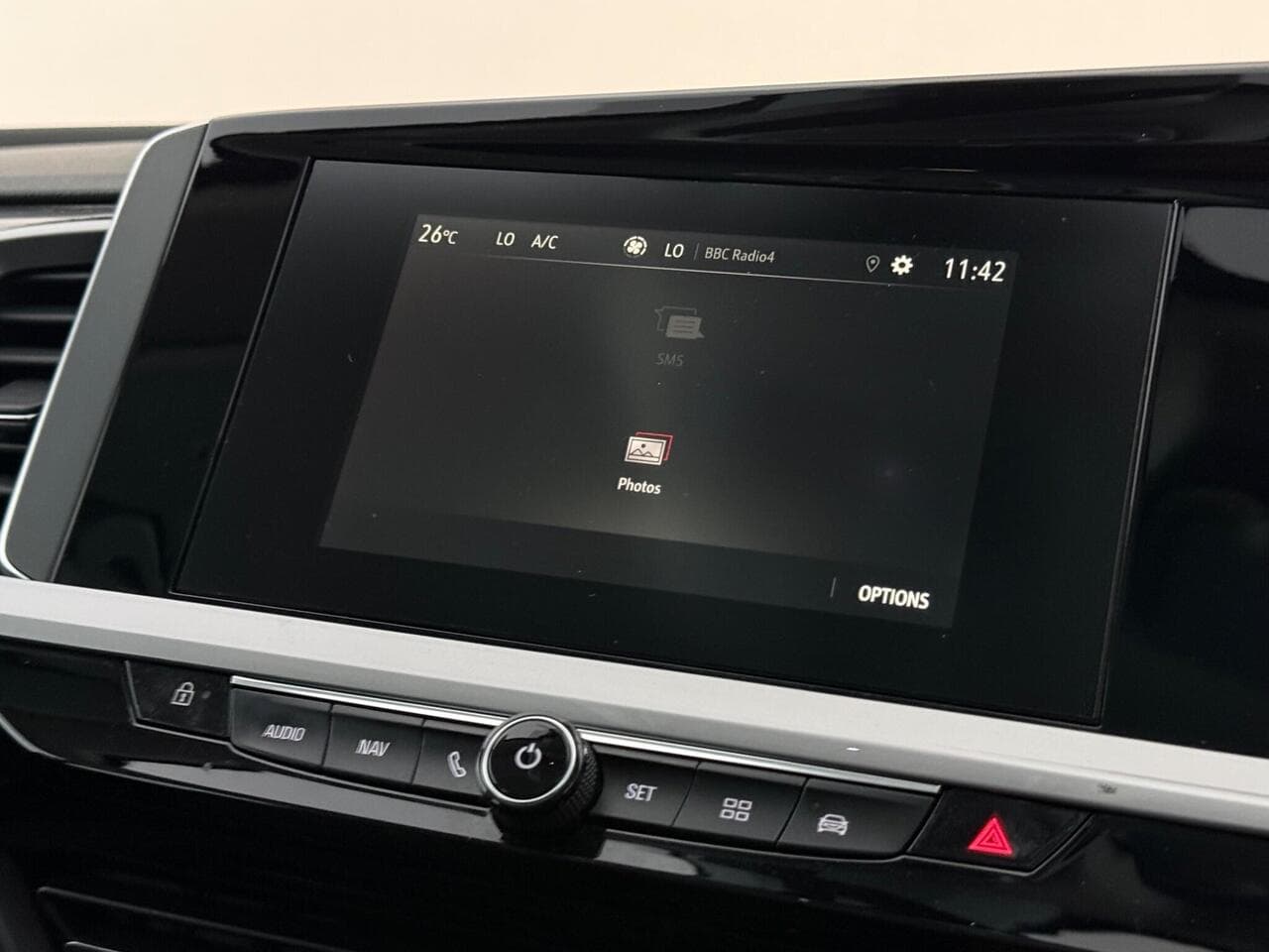 Vauxhall Grandland thumbnail Infotainment System