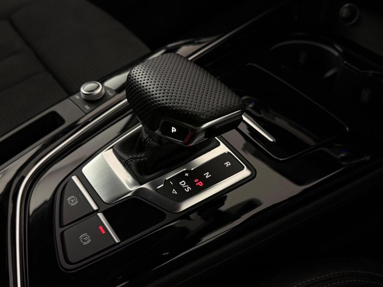 Audi A4 thumbnail Interior Front