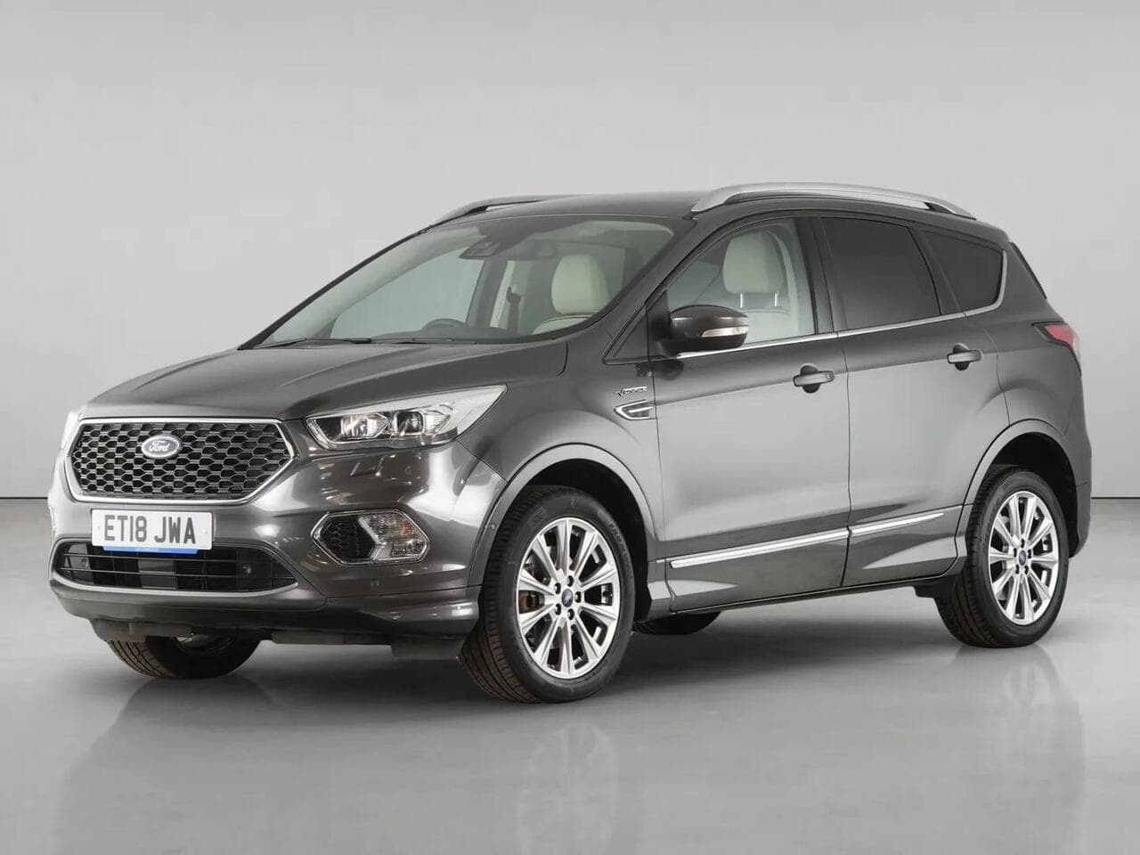Ford Kuga thumbnail Front Left