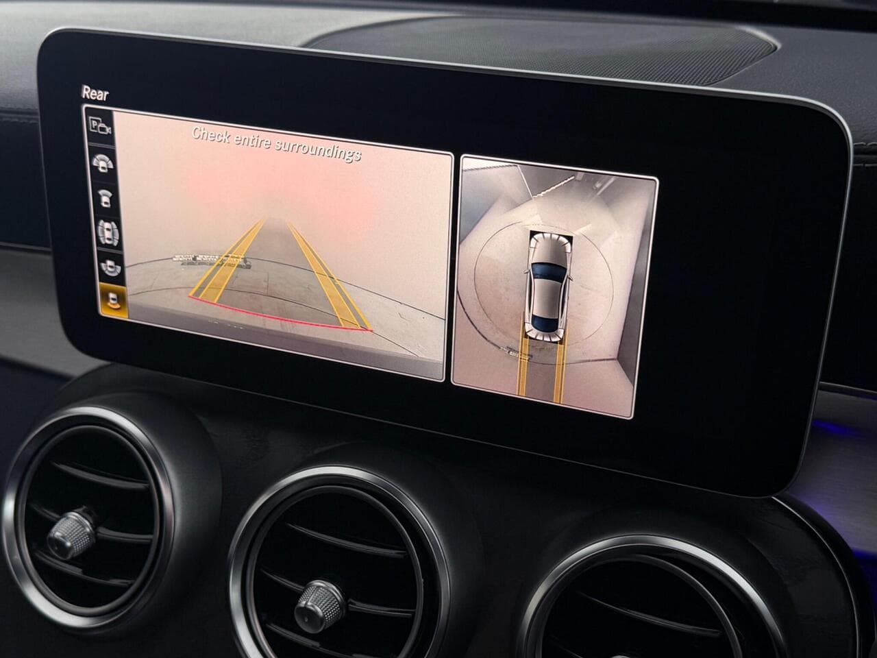 Mercedes-Benz C Class thumbnail Infotainment System