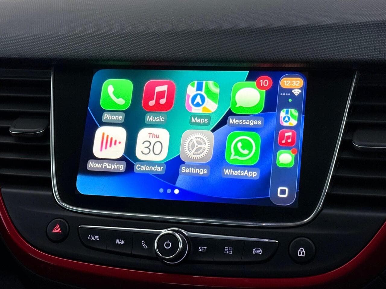 Vauxhall Crossland thumbnail Infotainment System