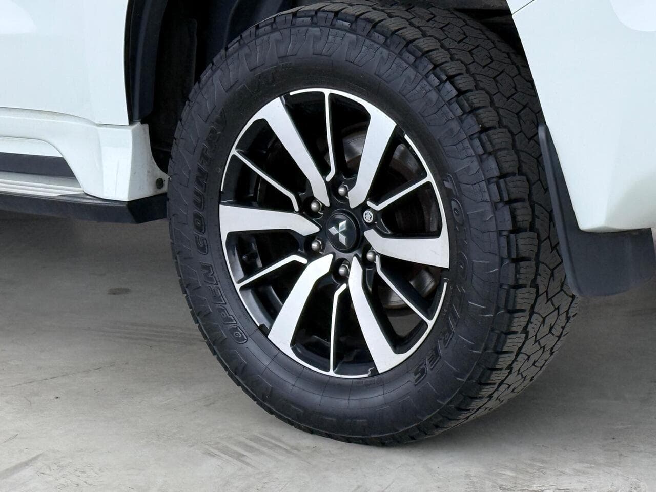 Mitsubishi Shogun Sport thumbnail Wheel
