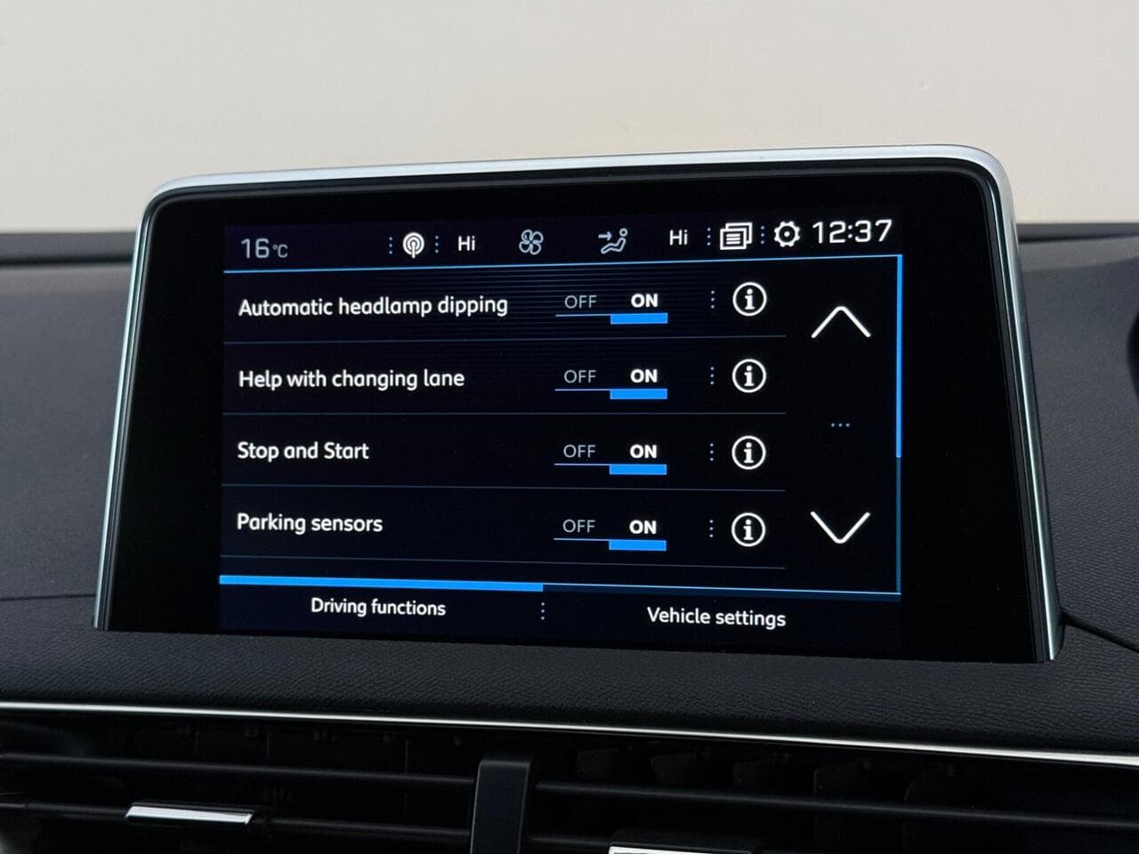 Peugeot 3008 thumbnail Infotainment System