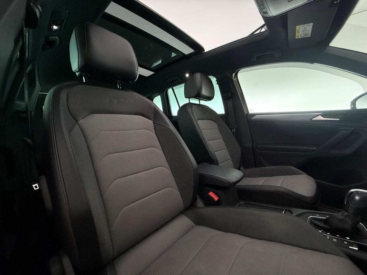 Volkswagen Tiguan thumbnail Seat Driver