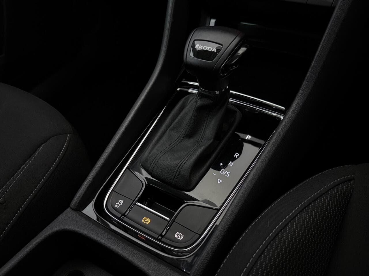Skoda Karoq thumbnail Interior Front