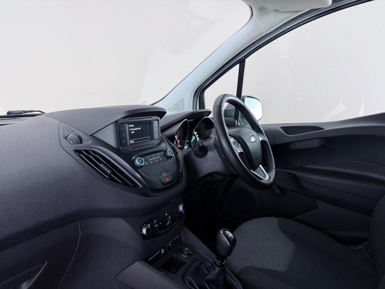 Ford Transit Courier thumbnail Interior Front