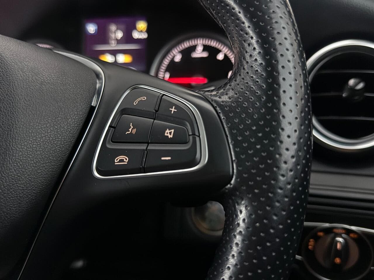 Mercedes-Benz GLC thumbnail Misc Controls