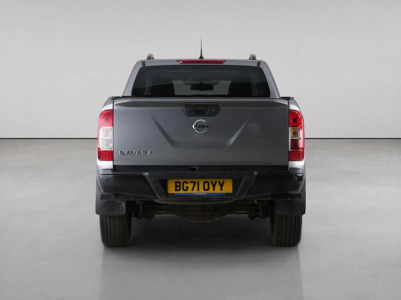 Nissan Navara thumbnail Rear