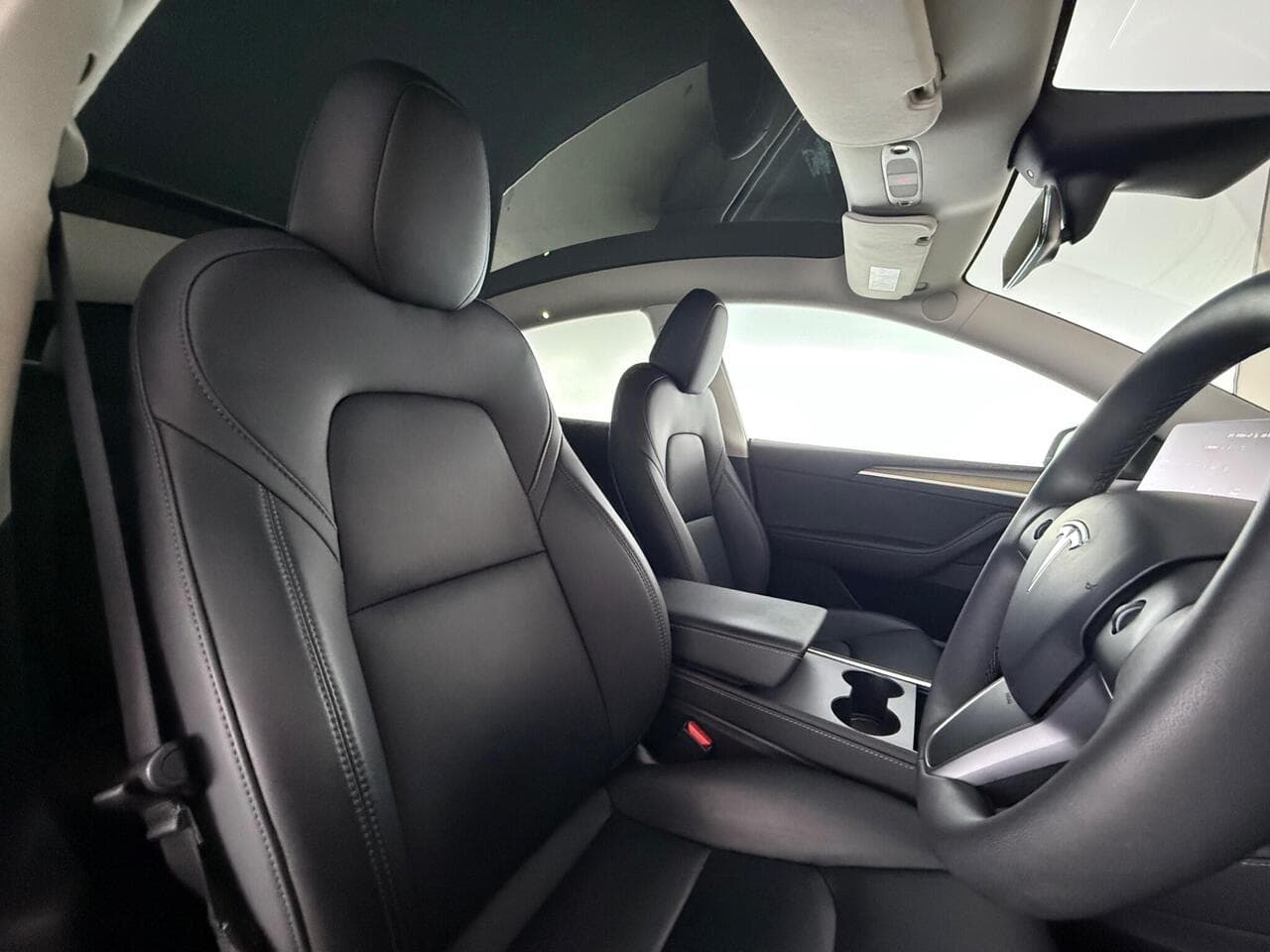 Tesla Model Y thumbnail Seat Driver