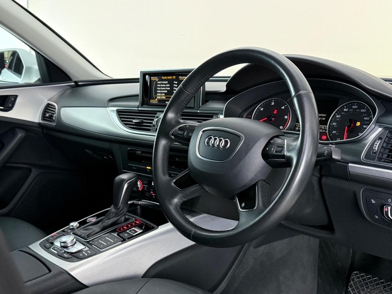 Audi A6 Saloon thumbnail Interior Front