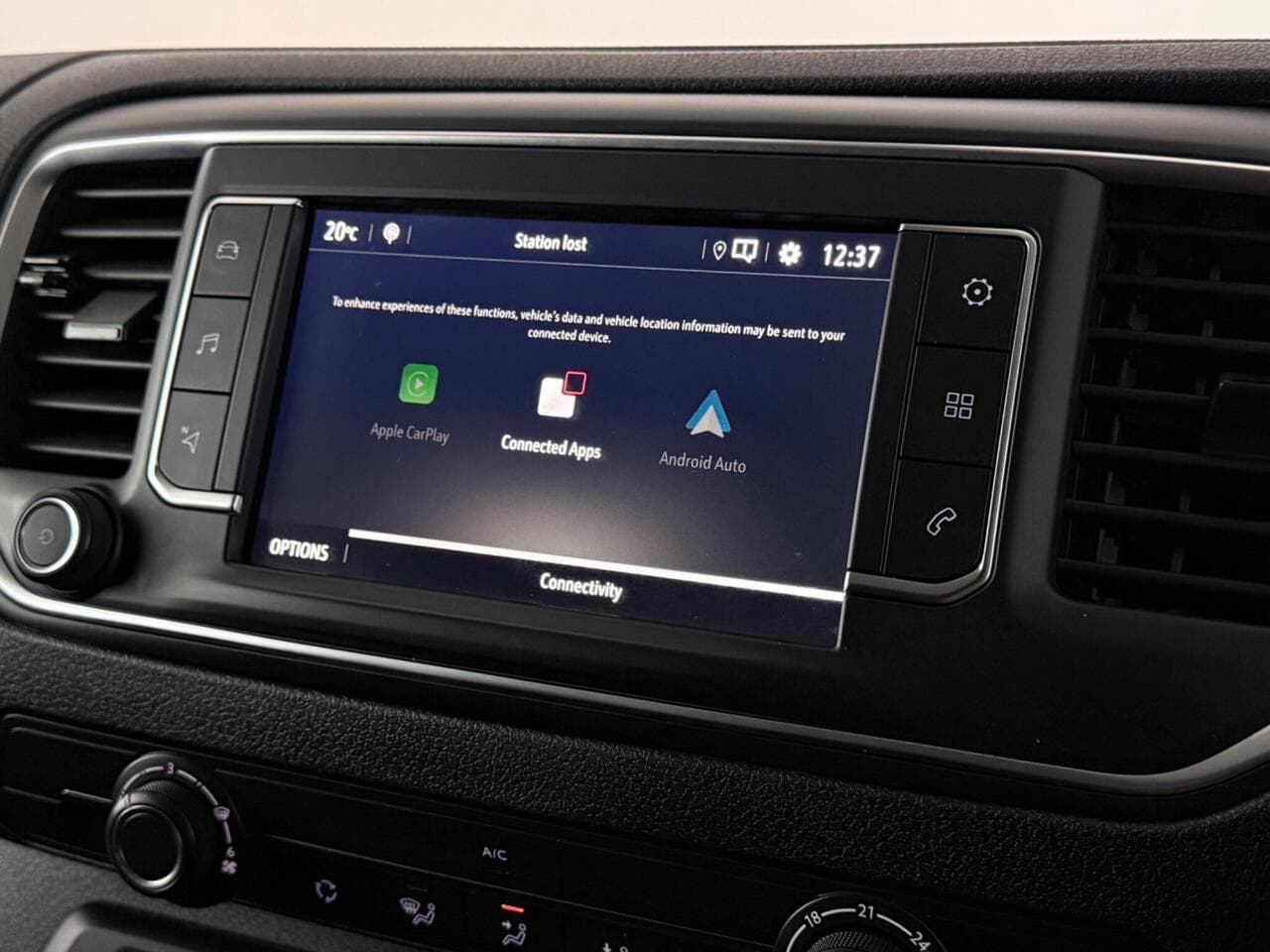Vauxhall Vivaro thumbnail Infotainment System
