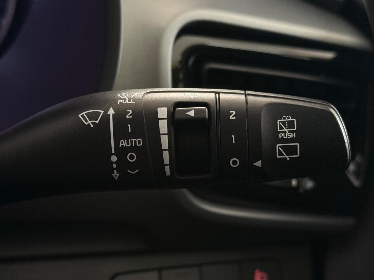Kia Stonic thumbnail Misc Controls
