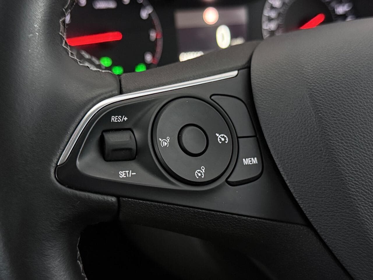 Vauxhall Grandland X thumbnail Misc Controls