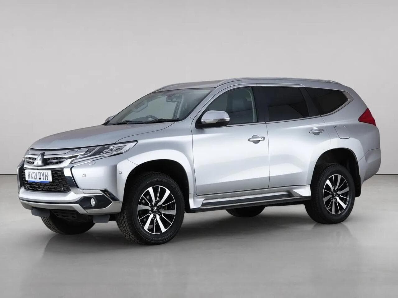 Mitsubishi Shogun Sport thumbnail Front Left