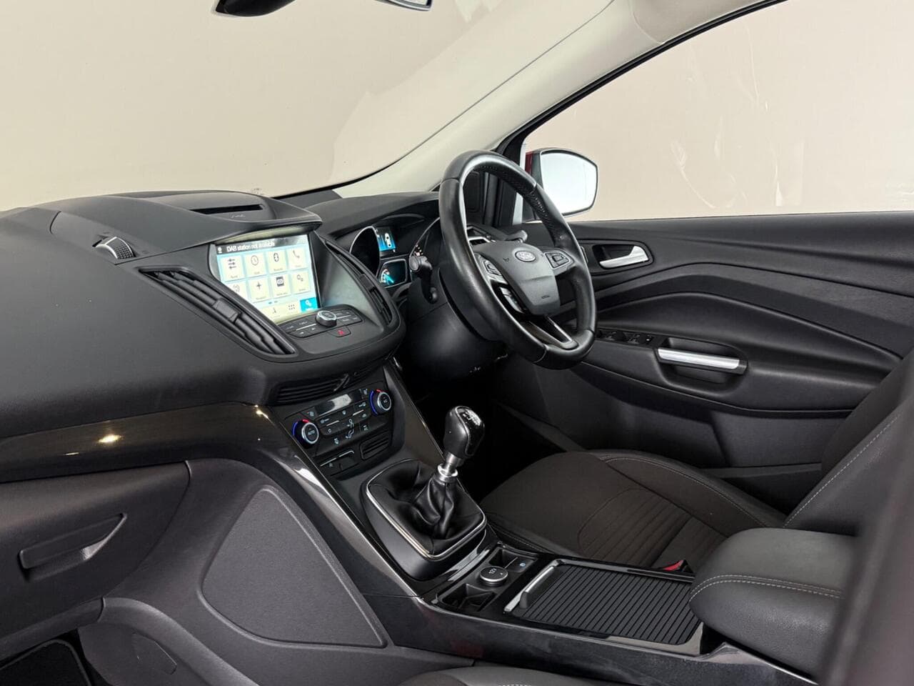 Ford Kuga thumbnail Interior Front