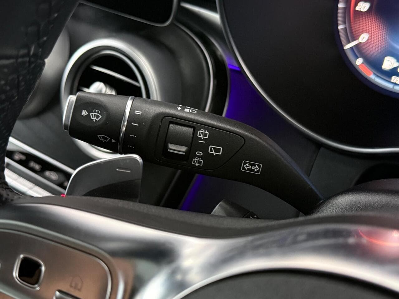 Mercedes-Benz GLC thumbnail Misc Controls
